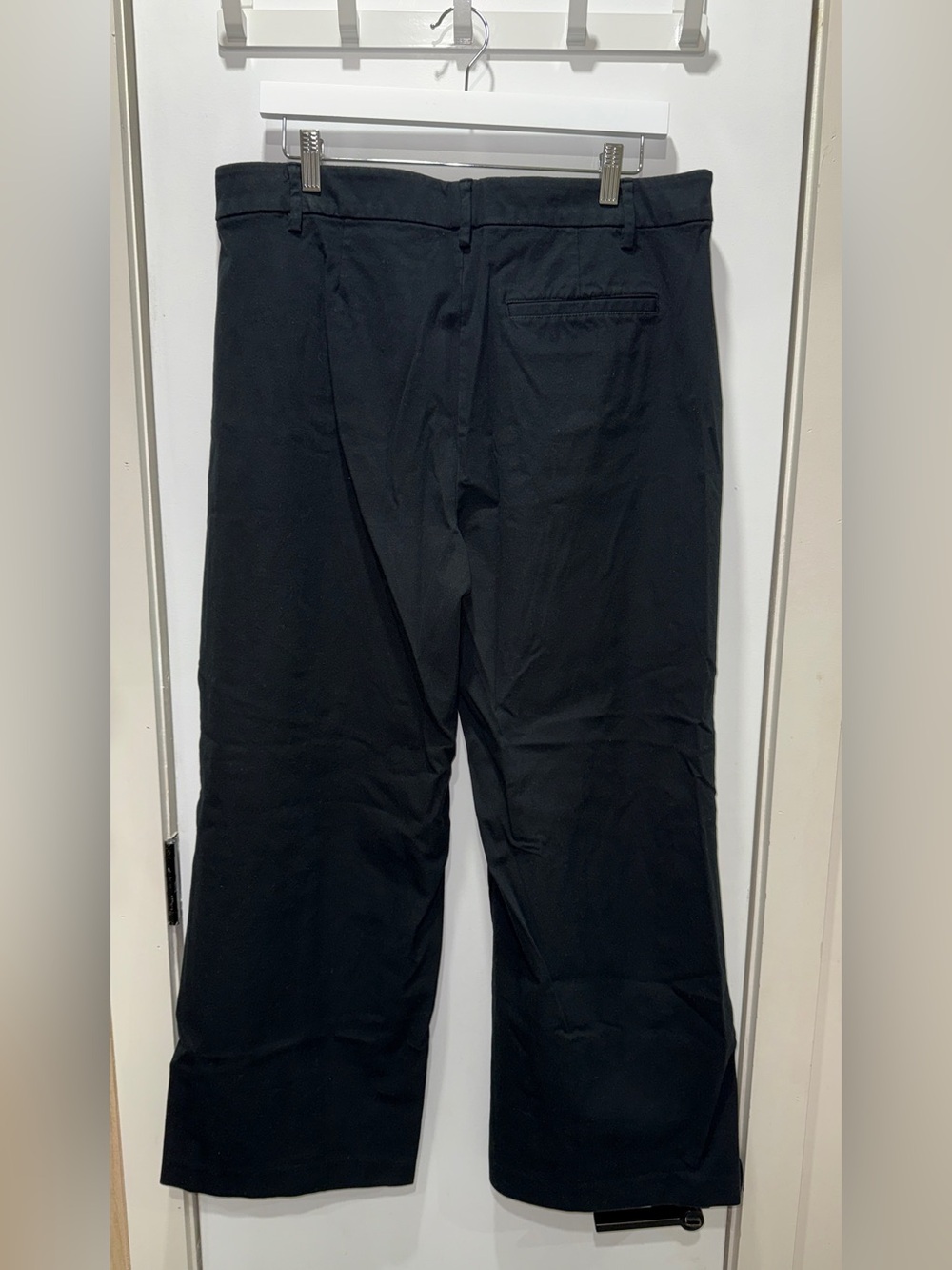 Old Navy Women’s Black High Rise Pixie Super Wide Leg Pant - Picture 4 of 4